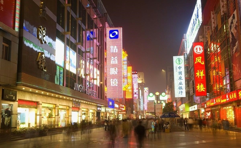 走在街上，發(fā)掘商店標(biāo)識一模一樣，統(tǒng)一式店鋪廣告牌有須要嗎？7