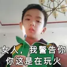 中國路邊的跨街廣告牌，我能笑一年33