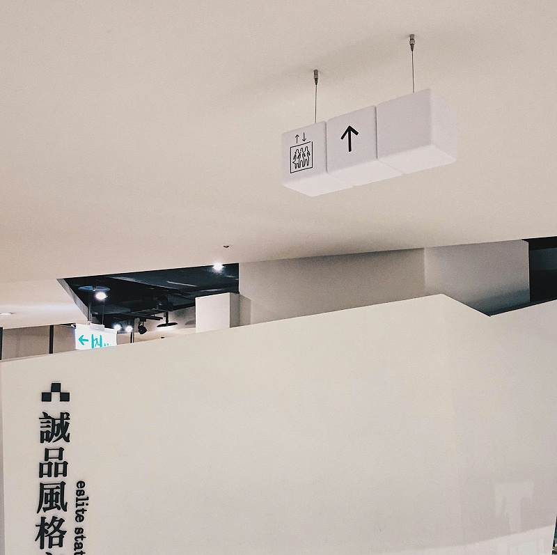 這個商場標(biāo)識牌大家都能多看兩眼5
